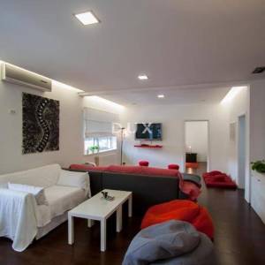 ISTRA, PULA - Prostran odmah useljiv stan u blizini centra