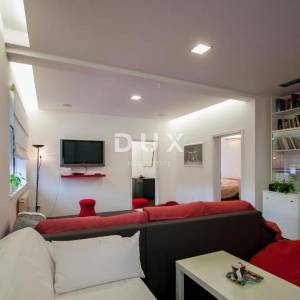 ISTRA, PULA - Prostran odmah useljiv stan u blizini centra