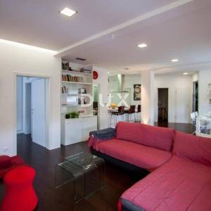 ISTRA, PULA - Prostran odmah useljiv stan u blizini centra