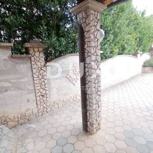  ISTRA, PULA- Stan u prizemlju 100m2!