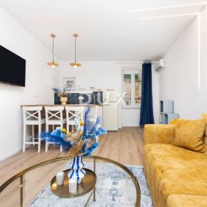 ISTRA, ROVINJ – Ekskluzivan stan u povijesnoj palači, 50 m od mora