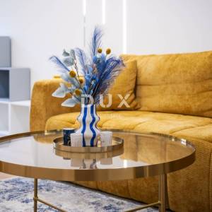 ISTRA, ROVINJ – Ekskluzivan stan u povijesnoj palači, 50 m od mora