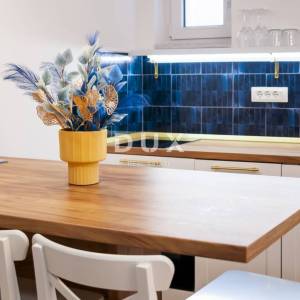 ISTRA, ROVINJ – Ekskluzivan stan u povijesnoj palači, 50 m od mora