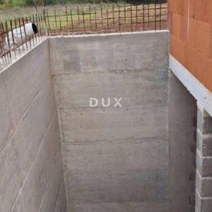 ISTRA, ROVINJ - Kuća na prostranom poljoprivrednom zemljištu