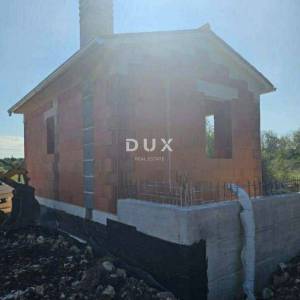 ISTRA, ROVINJ - Kuća na prostranom poljoprivrednom zemljištu