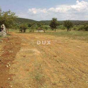 ISTRA, ROVINJ - Kuća na prostranom poljoprivrednom zemljištu