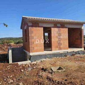 ISTRA, ROVINJ - Kuća na prostranom poljoprivrednom zemljištu