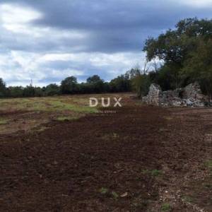 ISTRA, ROVINJ - Kuća na prostranom poljoprivrednom zemljištu