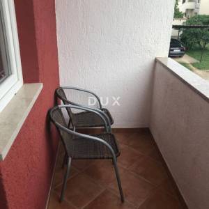 ISTRA, ROVINJ - trosobni prostran i uredan stan s parkirnim mjestom i balkonom na prvom katu u blizini centra!