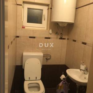 ISTRA, ROVINJ - trosobni prostran i uredan stan s parkirnim mjestom i balkonom na prvom katu u blizini centra!