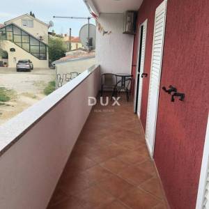 ISTRA, ROVINJ - trosobni prostran i uredan stan s parkirnim mjestom i balkonom na prvom katu u blizini centra!