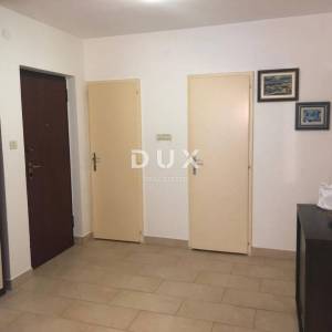 ISTRA, ROVINJ - trosobni prostran i uredan stan s parkirnim mjestom i balkonom na prvom katu u blizini centra!