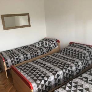 ISTRA, ROVINJ - trosobni prostran i uredan stan s parkirnim mjestom i balkonom na prvom katu u blizini centra!