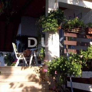 ISTRA, SAVUDRIJA - Dvije kuće s garažama + građevinsko zemljište - 200 m OD MORA!!