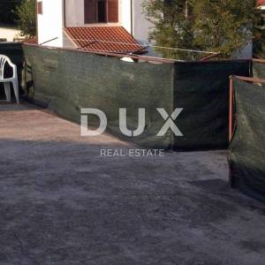 ISTRA, SAVUDRIJA - Dvije kuće s garažama + građevinsko zemljište - 200 m OD MORA!!