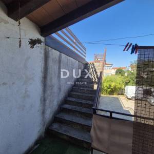 ISTRA, SAVUDRIJA - Dvije kuće s garažama + građevinsko zemljište - 200 m OD MORA!!