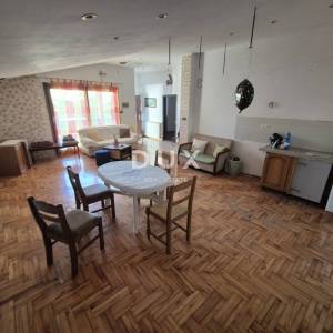 ISTRA, SAVUDRIJA - Dvije kuće s garažama + građevinsko zemljište - 200 m OD MORA!!