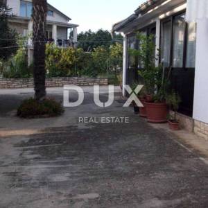 ISTRA, SAVUDRIJA - Dvije kuće s garažama + građevinsko zemljište - 200 m OD MORA!!