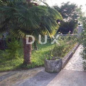 ISTRA, SAVUDRIJA - Dvije kuće s garažama + građevinsko zemljište - 200 m OD MORA!!