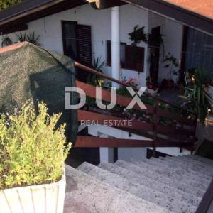 ISTRA, SAVUDRIJA - Dvije kuće s garažama + građevinsko zemljište - 200 m OD MORA!!