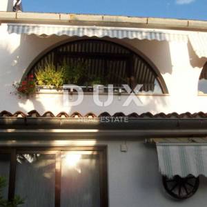 ISTRA, SAVUDRIJA - Dvije kuće s garažama + građevinsko zemljište - 200 m OD MORA!!