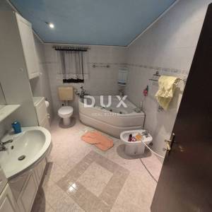 ISTRA, SAVUDRIJA - Dvije kuće s garažama + građevinsko zemljište - 200 m OD MORA!!