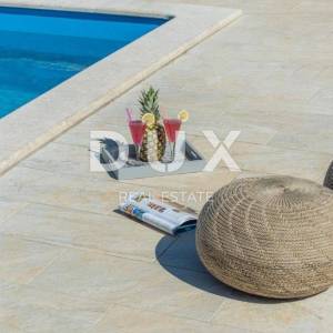 ISTRA, SVETI LOVREČ – Autohtona kamena vila s bazenom i 5000 m² privatnog imanja