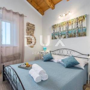 ISTRA, SVETI LOVREČ – Autohtona kamena vila s bazenom i 5000 m² privatnog imanja