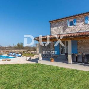 ISTRA, SVETI LOVREČ – Autohtona kamena vila s bazenom i 5000 m² privatnog imanja
