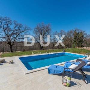 ISTRA, SVETI LOVREČ – Autohtona kamena vila s bazenom i 5000 m² privatnog imanja
