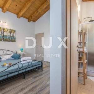 ISTRA, SVETI LOVREČ – Autohtona kamena vila s bazenom i 5000 m² privatnog imanja