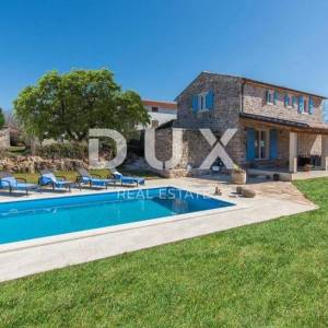 ISTRA, SVETI LOVREČ – Autohtona kamena vila s bazenom i 5000 m² privatnog imanja