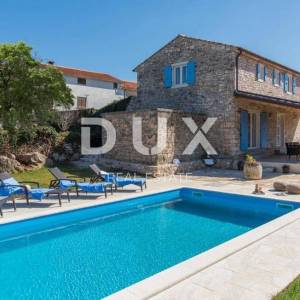 ISTRA, SVETI LOVREČ – Autohtona kamena vila s bazenom i 5000 m² privatnog imanja