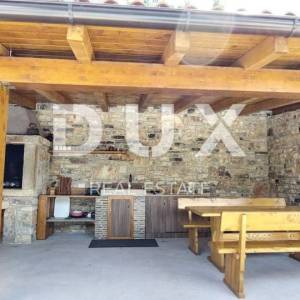 ISTRA, SVETI LOVREČ – Autohtona kamena vila s bazenom i 5000 m² privatnog imanja