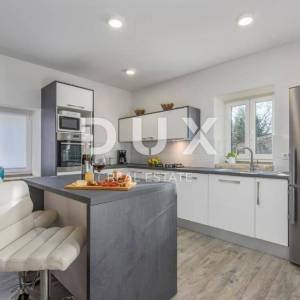 ISTRA, SVETI LOVREČ – Autohtona kamena vila s bazenom i 5000 m² privatnog imanja