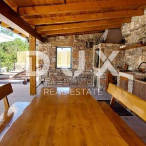 ISTRA, SVETI LOVREČ – Autohtona kamena vila s bazenom i 5000 m² privatnog imanja