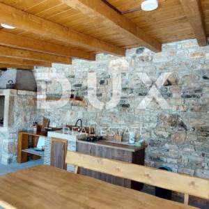 ISTRA, SVETI LOVREČ – Autohtona kamena vila s bazenom i 5000 m² privatnog imanja