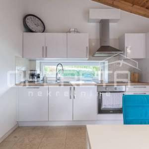 Istra, Sveti Petar u Šumi- Kuća s bazenom okružena zelenilom