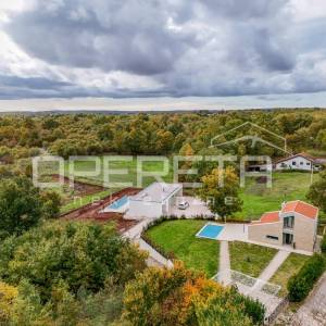 Istra, Sveti Petar u Šumi- Kuća s bazenom okružena zelenilom