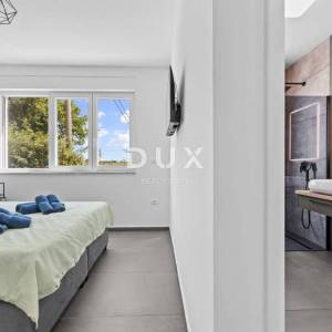 ISTRA, SVETVINČENAT – Moderna vila s grijanim bazenom, solarnom elektranom i potpunom privatnošću