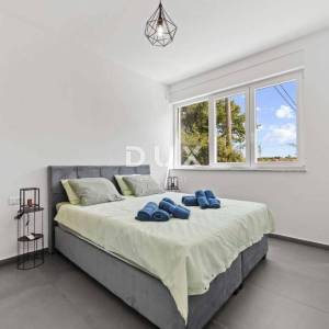 ISTRA, SVETVINČENAT – Moderna vila s grijanim bazenom, solarnom elektranom i potpunom privatnošću