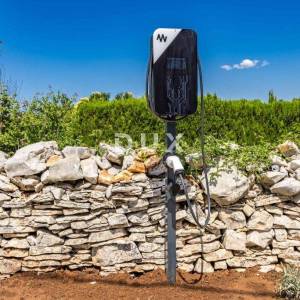 ISTRA, SVETVINČENAT – Moderna vila s grijanim bazenom, solarnom elektranom i potpunom privatnošću