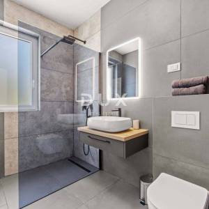 ISTRA, SVETVINČENAT – Moderna vila s grijanim bazenom, solarnom elektranom i potpunom privatnošću