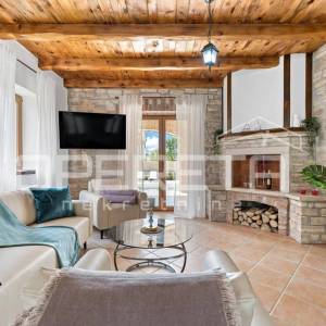 Istra, Svetvinčenat, novouređena vila sa bazenom