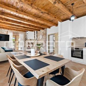 Istra, Svetvinčenat, novouređena vila sa bazenom