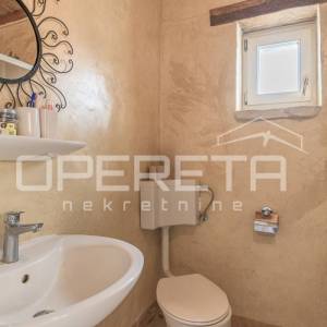 Istra, Svetvinčenat okolica-istarska kamena kuća s bazenom