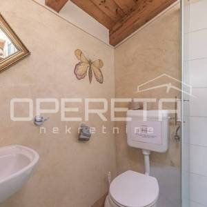 Istra, Svetvinčenat okolica-istarska kamena kuća s bazenom