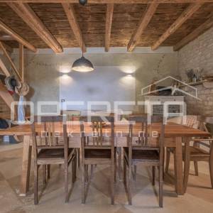 Istra, Svetvinčenat okolica-istarska kamena kuća s bazenom