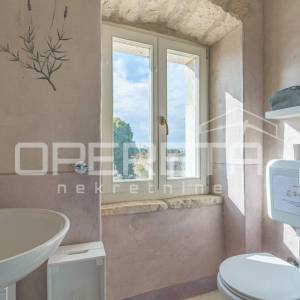 Istra, Svetvinčenat okolica-istarska kamena kuća s bazenom