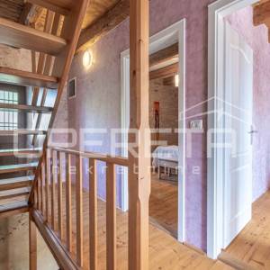 Istra, Svetvinčenat okolica-istarska kamena kuća s bazenom